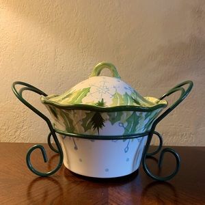 Temp-tations 1.5 Hometown Christmas 1.5 Qt.  Casserole with rack.